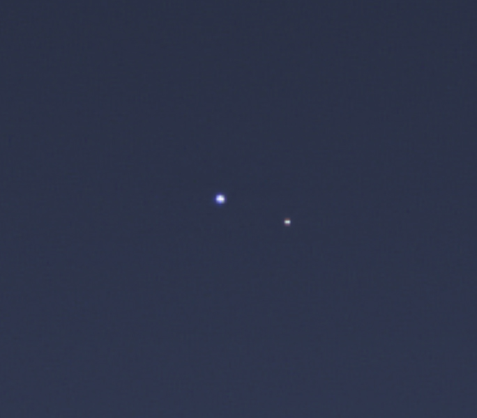 زمین و ماه از نگاه فضاپیمای کاسینی، مدار زحل، فاصله 1.5 میلیارد کیلومتری