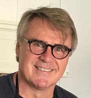 A profile photo of Simon J. Hook